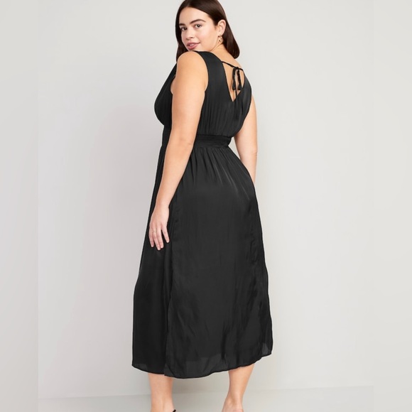 NWT! Black Waist-Defined Tie-Back Satin Maxi Dress - Multiple Sizes 💛 - Picture 5 of 7